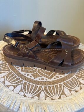 BORN Women's Sandals BROWN Leather Comfort Strappy Size 7 Casual Walking